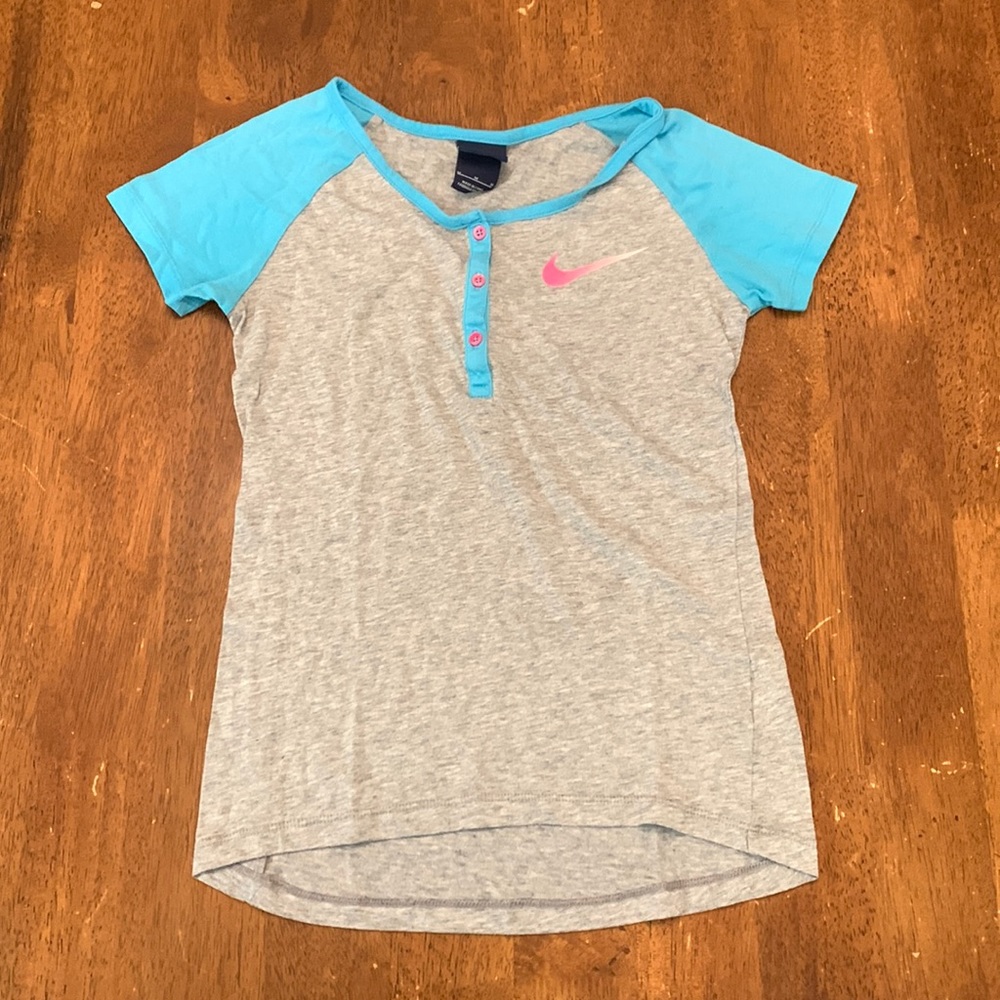 Girls Nike tee shirt